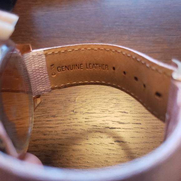 GUESS Watch. - Picture 4 of 8